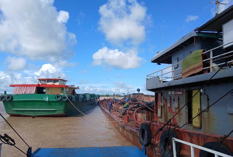 Chuyện những người nghỉ lễ tr&ecirc;n s&oacute;ng biển- Ảnh 2.