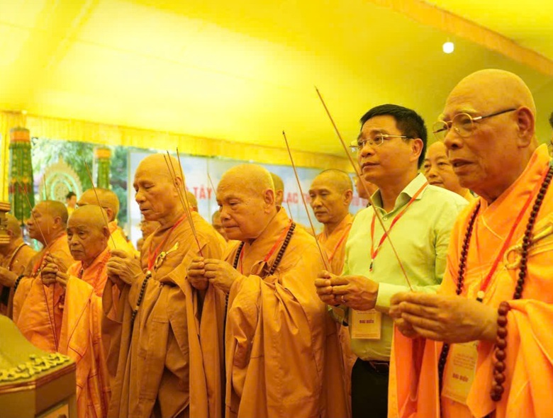 H&atilde;y l&aacute;i xe bằng cả tr&aacute;i tim, sự b&igrave;nh tĩnh v&agrave; kh&aacute;t vọng sống b&igrave;nh an- Ảnh 4.