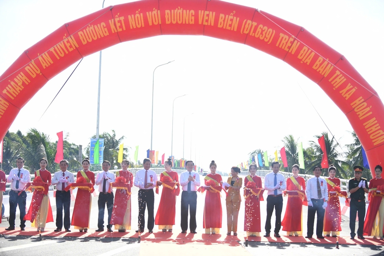 B&igrave;nh Định kh&aacute;nh th&agrave;nh tuyến đường trăm tỷ, kết nối cao tốc Bắc - Nam- Ảnh 1.