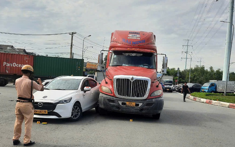 Va chạm giao th&ocirc;ng khiến đường dẫn cao tốc TP.HCM - Long Th&agrave;nh - Dầu Gi&acirc;y kẹt cứng