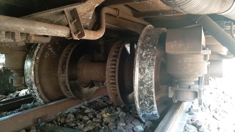 Thông tuyến đường sắt sau sự cố tàu SE2 bị trật bánh ở Thừa Thiên Huế- Ảnh 1. Thông tuyến đường sắt sau sự cố tàu SE2 bị trật bánh ở Thừa Thiên Huế- Ảnh 1.