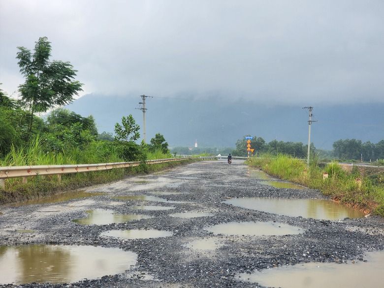Ph&uacute; Thọ: Người đi đường khốn khổ v&igrave; dự &aacute;n trăm tỷ dở dang- Ảnh 8.