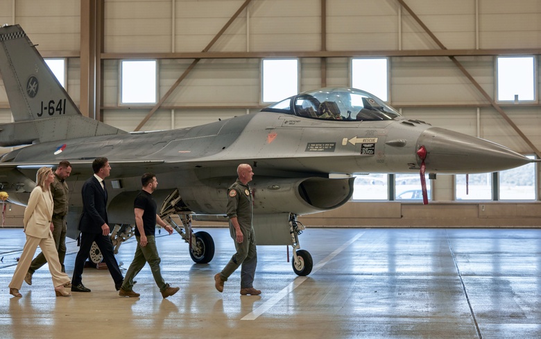 Tổng thống Ukraine tuy&ecirc;n bố đ&atilde; nhận ti&ecirc;m k&iacute;ch F-16, kỳ vọng lật ngược xung đột với Nga