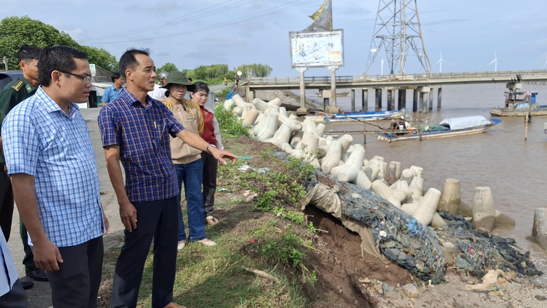 Bạc Li&ecirc;u: Đ&ecirc; biển Đ&ocirc;ng bị sạt lở nghi&ecirc;m trọng, nguy cơ vỡ đ&ecirc;- Ảnh 1.