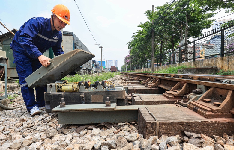 Hơn 2.000 tỷ thay 480 bộ ghi tốc độ cao tuyến đường sắt H&agrave; Nội - TP.HCM- Ảnh 1.