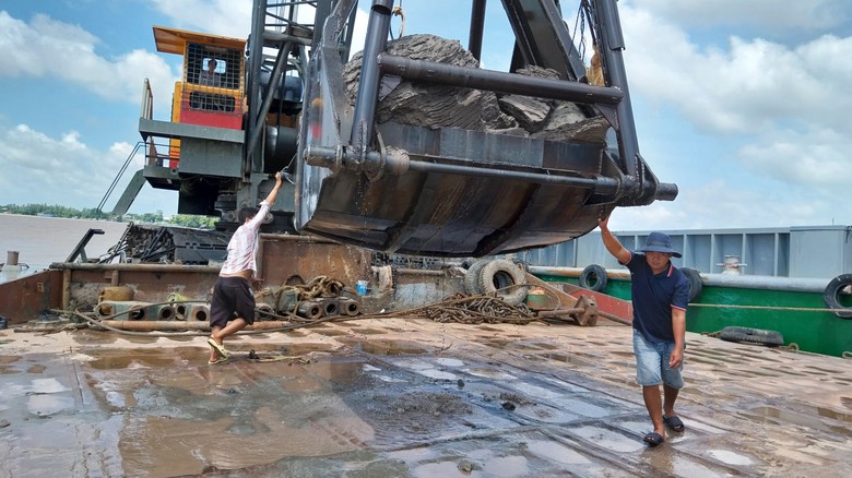 Mỏ c&aacute;t khai th&aacute;c phục vụ cao tốc v&agrave;o m&ugrave;a lũ c&oacute; gặp kh&oacute;?- Ảnh 2.