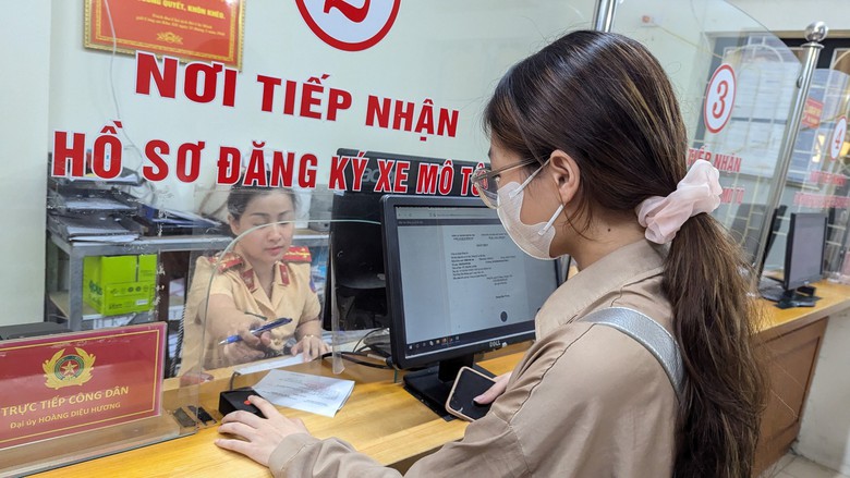 Nhiều người vẫn lạ lẫm đăng k&yacute; xe qua mạng- Ảnh 3.