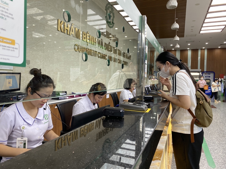 Hết cảnh chen ch&acirc;n chờ kh&aacute;m ở Bệnh viện Bạch Mai- Ảnh 1.