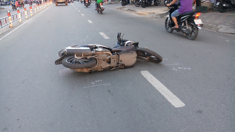 H&agrave; Nội: T&igrave;m nh&acirc;n chứng vụ tai nạn khiến 1 người tử vong ở huyện M&ecirc; Linh- Ảnh 1.