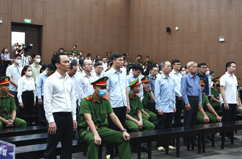 Cựu Chủ tịch FLC Trịnh Văn Quyết lĩnh &aacute;n 21 năm t&ugrave;- Ảnh 1.