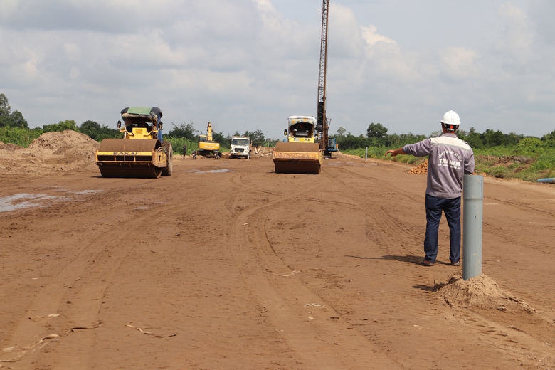 Lộ diện cao tốc Cần Thơ - Cà Mau sau 19 tháng thi công- Ảnh 3. Lộ diện cao tốc Cần Thơ - Cà Mau sau 19 tháng thi công- Ảnh 3.