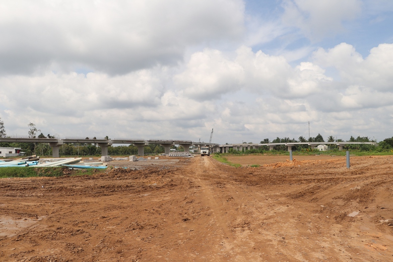 Lộ diện cao tốc Cần Thơ - Cà Mau sau 19 tháng thi công- Ảnh 4. Lộ diện cao tốc Cần Thơ - Cà Mau sau 19 tháng thi công- Ảnh 4.