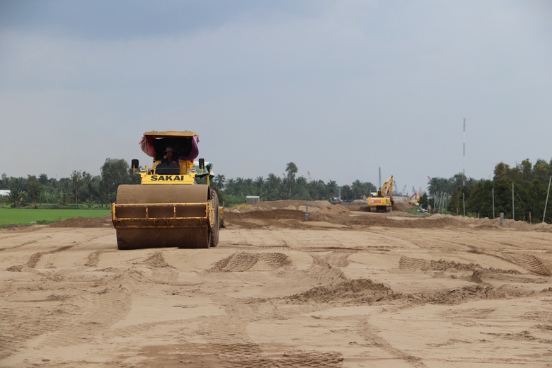 Lộ diện cao tốc Cần Thơ - Cà Mau sau 19 tháng thi công- Ảnh 13. Lộ diện cao tốc Cần Thơ - Cà Mau sau 19 tháng thi công- Ảnh 13.