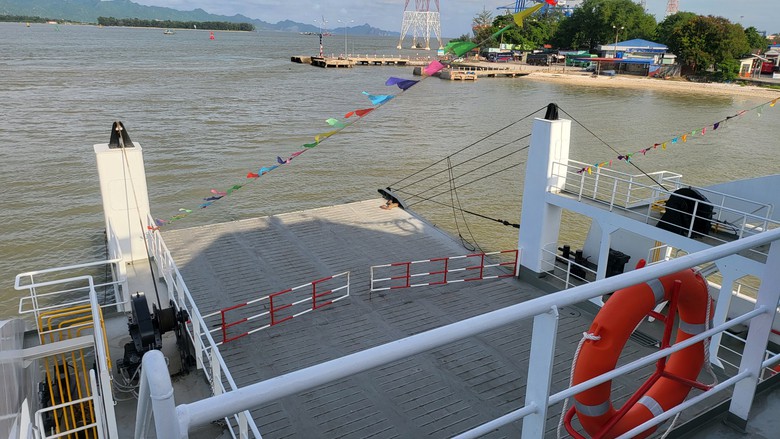 Cận cảnh ph&agrave; hiện đại 200 tấn đưa đ&oacute;n kh&aacute;ch ra đảo C&aacute;t B&agrave;- Ảnh 4.