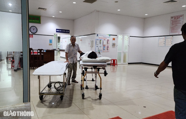 Tai nạn li&ecirc;n ho&agrave;n ở Đắk Lắk: Nh&acirc;n chứng kể ph&uacute;t cứu nạn nh&acirc;n khỏi cabin bẹp d&uacute;m- Ảnh 2.