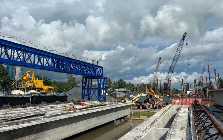 32 mũi thi công đồng loạt, nhà thầu lấy lại tiến độ cao tốc qua Cần Thơ- Ảnh 1. 32 mũi thi công đồng loạt, nhà thầu lấy lại tiến độ cao tốc qua Cần Thơ- Ảnh 1.