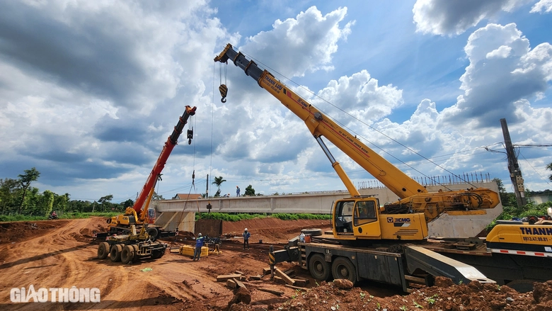 Tận thấy lao phiến dầm cầu đầu ti&ecirc;n tr&ecirc;n cao tốc Kh&aacute;nh H&ograve;a - Bu&ocirc;n Ma Thuột- Ảnh 5.