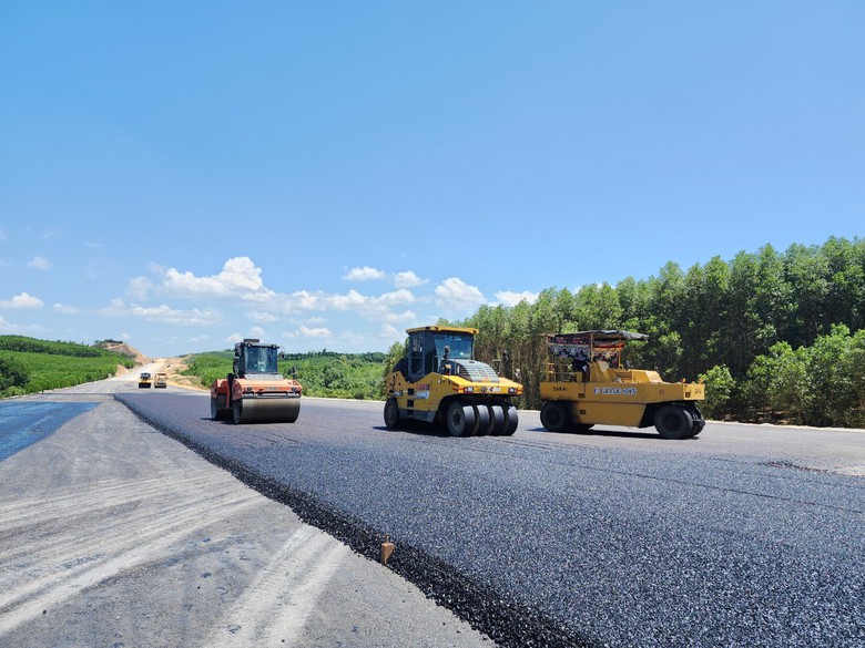 Hai n&uacute;t giao quan trọng kết nối TP Đồng Hới với cao tốc Bắc - Nam- Ảnh 5.