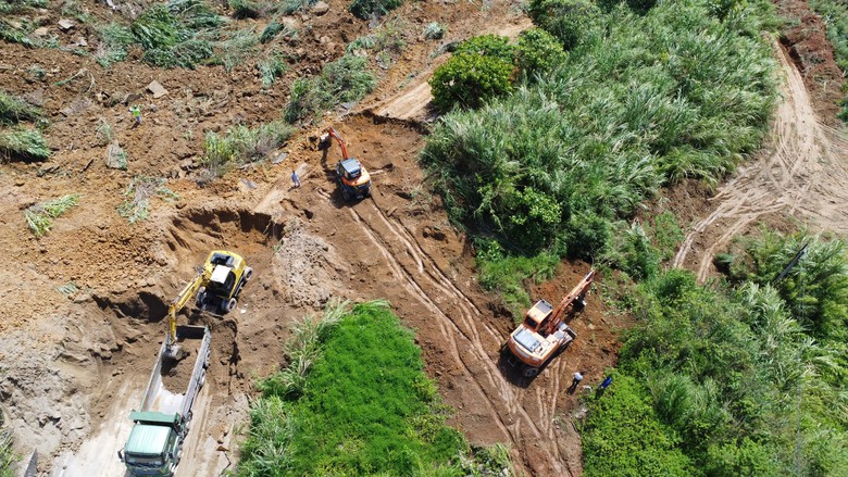 Th&ocirc;ng xe QL279 qua tỉnh L&agrave;o Cai sau sự cố sạt lở- Ảnh 1.