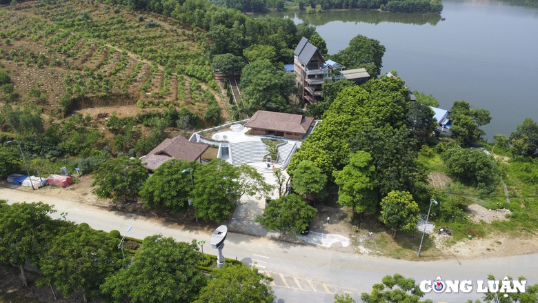 C&ocirc;ng tr&igrave;nh tu bổ, t&ocirc;n tạo Di t&iacute;ch lịch sử quốc gia Địa điểm Trường dạy l&agrave;m b&aacute;o Huỳnh Th&uacute;c Kh&aacute;ng đ&atilde; ho&agrave;n th&agrave;nh gồm 3 hạng mục ch&iacute;nh l&agrave; nh&agrave; Tổng bộ Việt Minh; Nh&agrave; dạy học l&agrave;m b&aacute;o 2 tầng v&agrave; c&aacute;c hạng mục kh&aacute;c (nh&agrave; bia, tường r&agrave;o, cổng, nh&agrave; bảo vệ&hellip;).