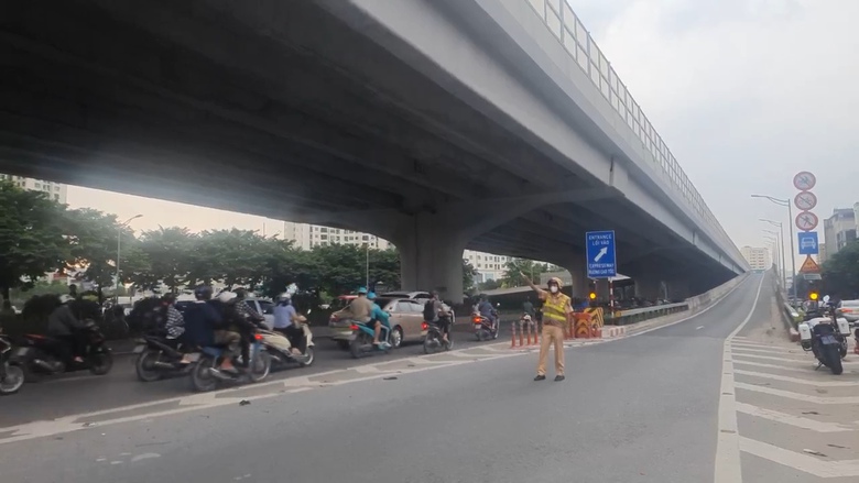 Tai nạn li&ecirc;n ho&agrave;n &ocirc; t&ocirc;, đường V&agrave;nh đai 3 tạm thời cấm xe l&ecirc;n ở một số đoạn- Ảnh 3.