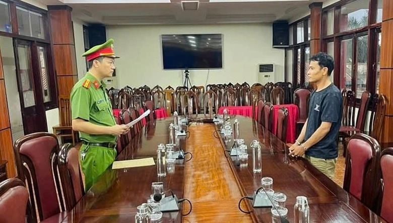 Tạm giữ h&igrave;nh sự t&agrave;i xế vi phạm nồng độ cồn, t&ocirc;ng bị thương người đi đường rồi bỏ trốn- Ảnh 1.