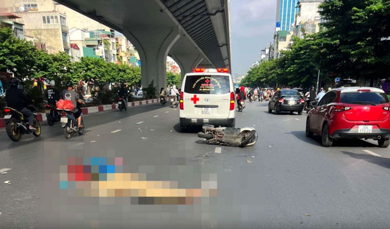 Hiện trường người đ&agrave;n &ocirc;ng đi tr&ecirc;n đường bị xe m&aacute;y t&ocirc;ng tử vong ở H&agrave; Nội.