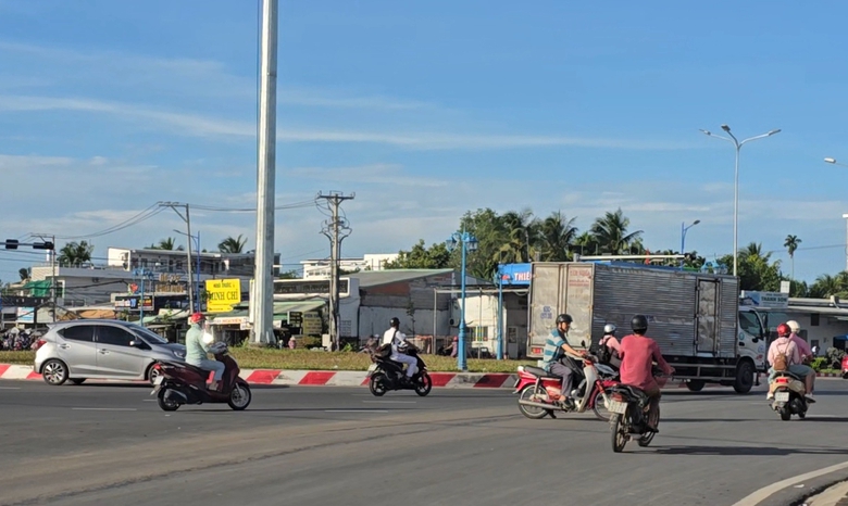 V&igrave; sao người d&acirc;n bất an khi đi qua hai v&ograve;ng xuyến mới ở Cần Thơ?- Ảnh 2.