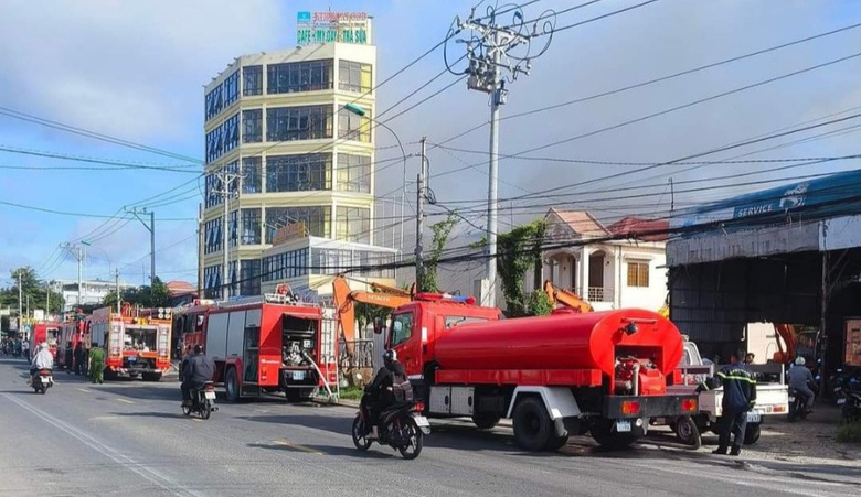 Điều tra vụ ch&aacute;y kho đ&ocirc;ng lạnh ở th&agrave;nh phố Vĩnh Long- Ảnh 2.