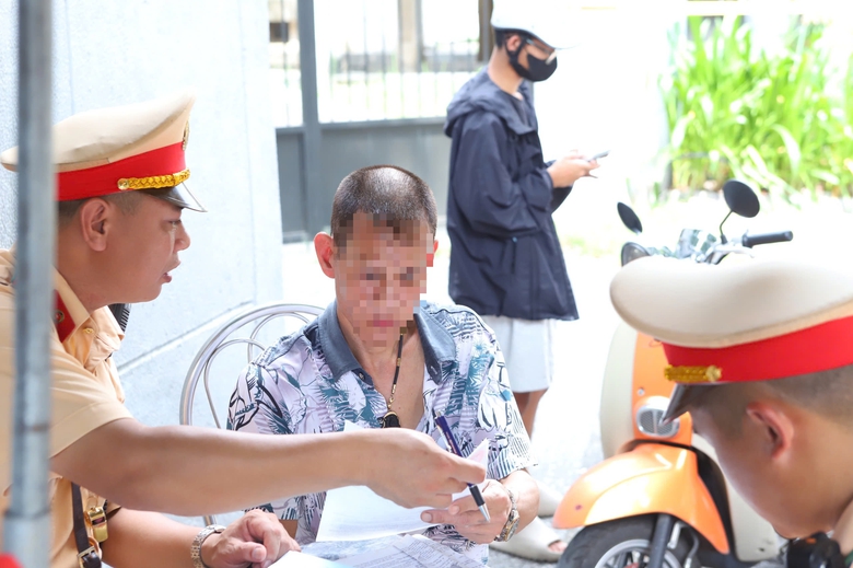 T&agrave;i xế vi phạm nồng độ cồn bỏ phương tiện v&igrave; cho rằng tiền phạt cao hơn gi&aacute; trị xe- Ảnh 4.