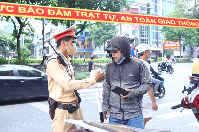 T&agrave;i xế vi phạm nồng độ cồn bỏ phương tiện v&igrave; cho rằng tiền phạt cao hơn gi&aacute; trị xe- Ảnh 10.