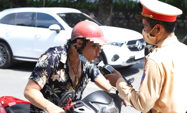 T&agrave;i xế vi phạm nồng độ cồn bỏ phương tiện v&igrave; cho rằng tiền phạt cao hơn gi&aacute; trị xe- Ảnh 2.