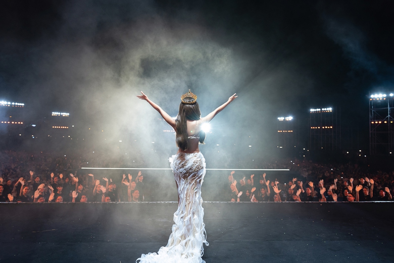 L&ecirc; Ho&agrave;ng Phương bật kh&oacute;c trước m&agrave;n final walk, kết th&uacute;c nhiệm kỳ hoa hậu- Ảnh 7.