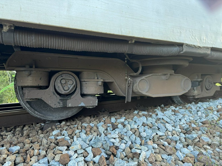 Hai sự cố tàu trật bánh ở Thừa Thiên Huế có liên quan đến động đất?- Ảnh 1. Hai sự cố tàu trật bánh ở Thừa Thiên Huế có liên quan đến động đất?- Ảnh 1.