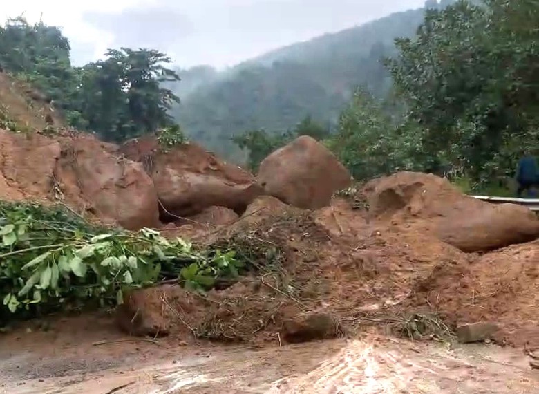 Đ&egrave;o kết nối B&igrave;nh Thuận - L&acirc;m Đồng sạt lở khiến giao th&ocirc;ng gi&aacute;n đoạn nhiều giờ- Ảnh 1.