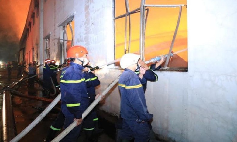 Điều tra vụ ch&aacute;y gần 14.000m2 tại C&ocirc;ng ty ShingMark Vina Đồng Nai- Ảnh 6.