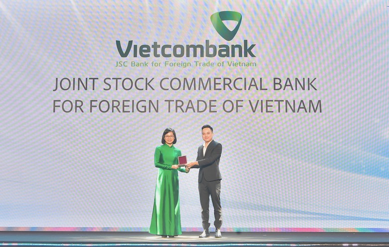 HR ASIA vinh danh Vietcombank l&agrave; &ldquo;Nơi l&agrave;m việc tốt nhất ch&acirc;u &Aacute;&rdquo; năm 2024- Ảnh 2.
