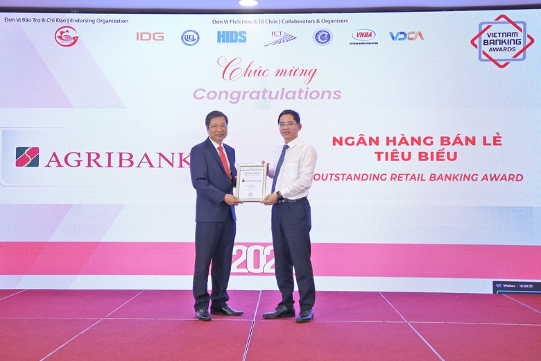 Agribank được vinh danh ba giải thưởng Ng&acirc;n h&agrave;ng Việt Nam ti&ecirc;u biểu 2024- Ảnh 2.