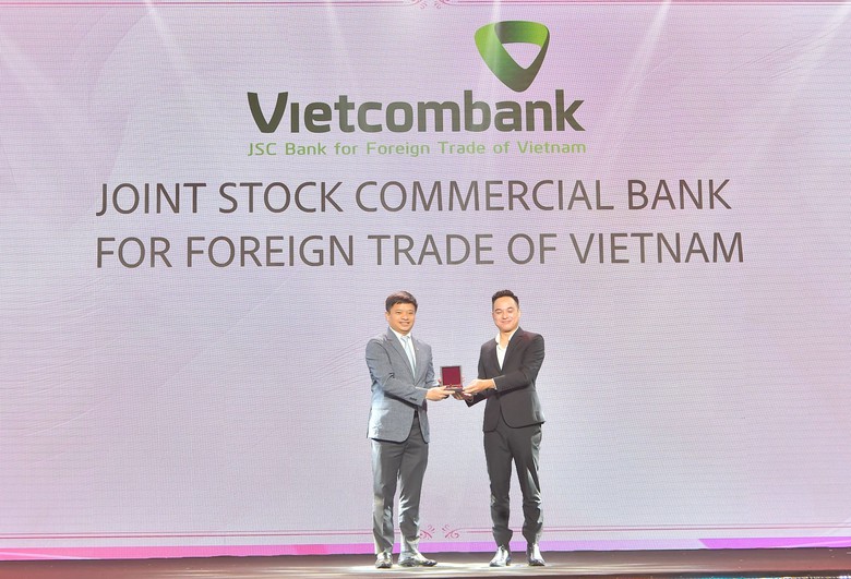 HR ASIA vinh danh Vietcombank l&agrave; &ldquo;Nơi l&agrave;m việc tốt nhất ch&acirc;u &Aacute;&rdquo; năm 2024- Ảnh 3.