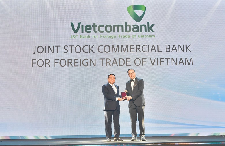HR ASIA vinh danh Vietcombank l&agrave; &ldquo;Nơi l&agrave;m việc tốt nhất ch&acirc;u &Aacute;&rdquo; năm 2024- Ảnh 4.