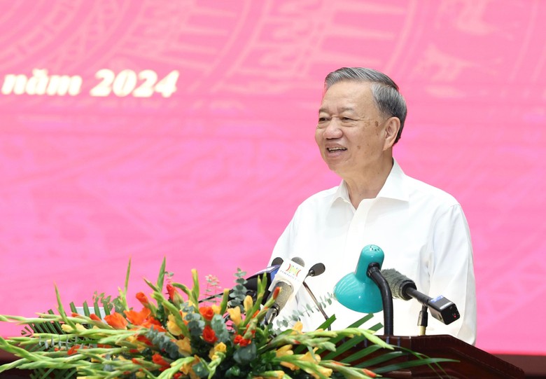 Tổng B&iacute; thư, Chủ tịch nước: H&agrave; Nội cần nghi&ecirc;n cứu, định hướng r&otilde; n&eacute;t ph&aacute;t triển giao th&ocirc;ng- Ảnh 1.