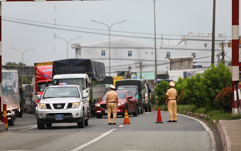 Hai n&uacute;t giao "nghẹt thở" tr&ecirc;n quốc lộ 51 cần giải cứu- Ảnh 8.