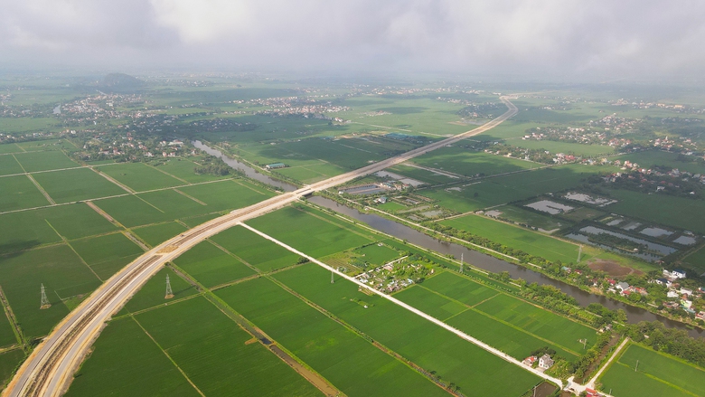 Dự &aacute;n đường h&agrave;nh lang gần 3.600 tỷ ở H&agrave; Nam chạy đua về đ&iacute;ch- Ảnh 21.