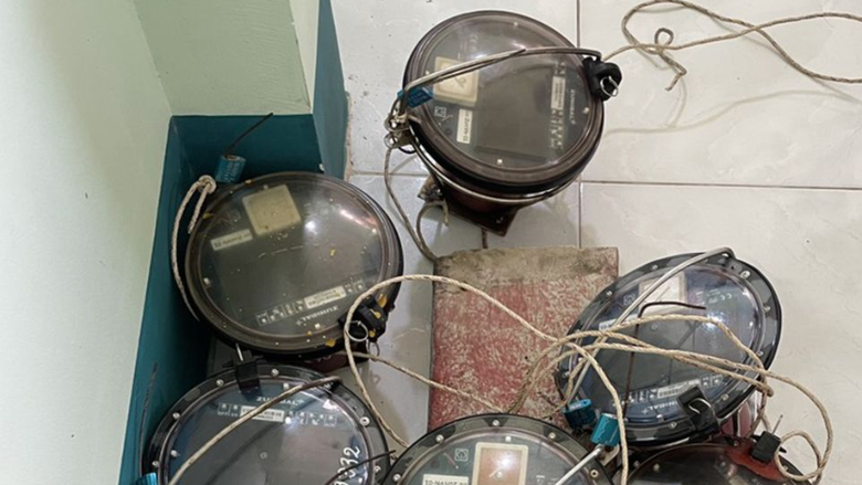 Phát hiện hai thiết bị giám sát hành trình tàu cá trên mái nhà- Ảnh 1. Phát hiện hai thiết bị giám sát hành trình tàu cá trên mái nhà- Ảnh 1.