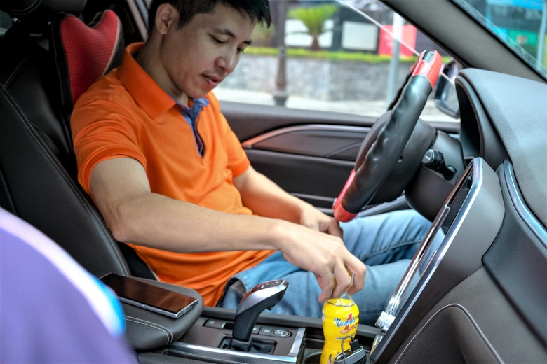 Bạn đồng h&agrave;nh c&ugrave;ng t&agrave;i xế vượt qua thử th&aacute;ch tr&ecirc;n những cung đường- Ảnh 2.