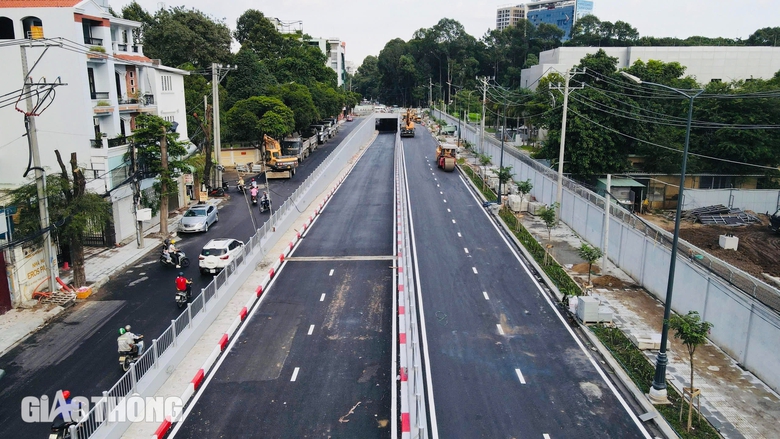 Th&ocirc;ng xe hầm chui ở cửa ng&otilde; s&acirc;n bay T&acirc;n Sơn Nhất, xe lưu th&ocirc;ng hướng n&agrave;o?- Ảnh 1.