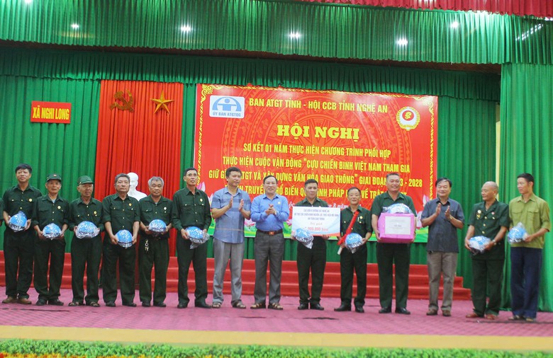 Cựu chiến binh Nghệ An hiến hơn 100.000m2 đất làm đường giao thông- Ảnh 5. Cựu chiến binh Nghệ An hiến hơn 100.000m2 đất làm đường giao thông- Ảnh 5.