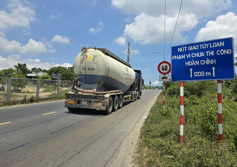 Thủ tướng: Đẩy mạnh kết nối giao th&ocirc;ng để k&ecirc;u gọi đầu tư v&agrave;o cảng biển Đ&agrave; Nẵng- Ảnh 2.