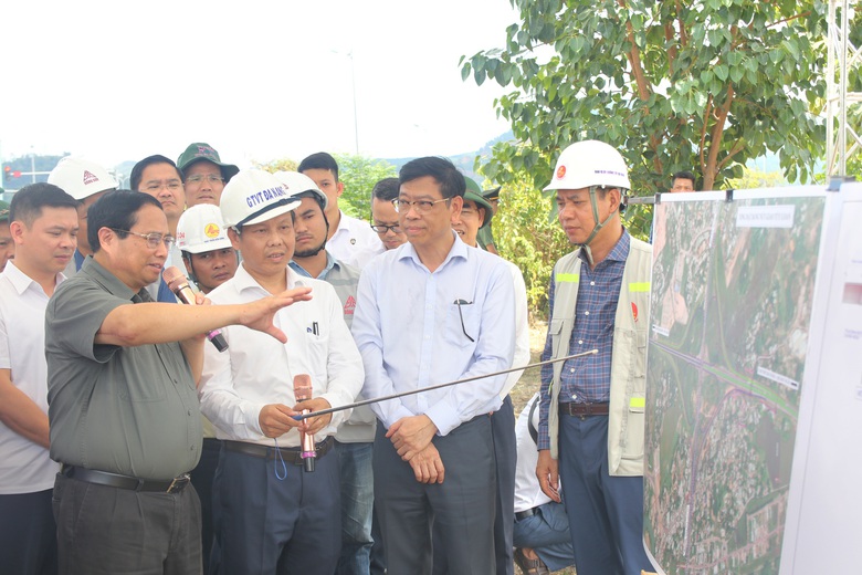 Thủ tướng: Đẩy mạnh kết nối giao th&ocirc;ng để k&ecirc;u gọi đầu tư v&agrave;o cảng biển Đ&agrave; Nẵng- Ảnh 1.