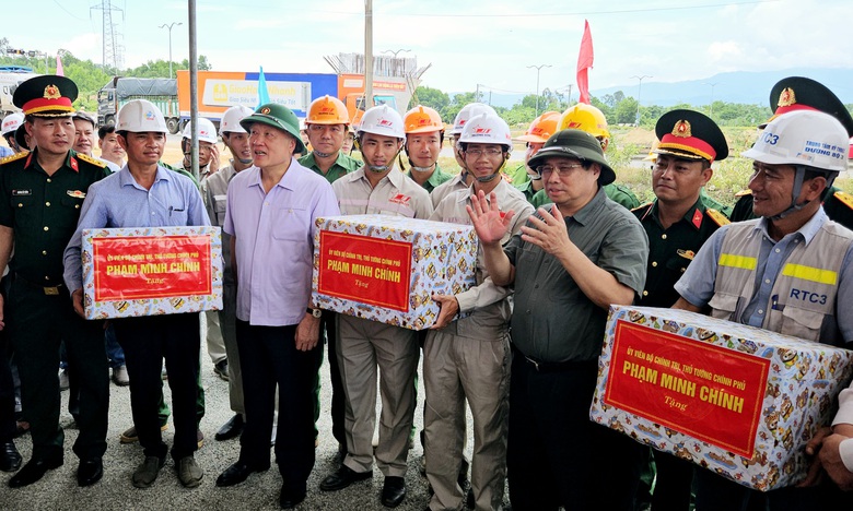 Thủ tướng: Ho&agrave;n th&agrave;nh cao tốc H&ograve;a Li&ecirc;n - T&uacute;y Loan v&agrave;o cuối th&aacute;ng 8/2025- Ảnh 4.